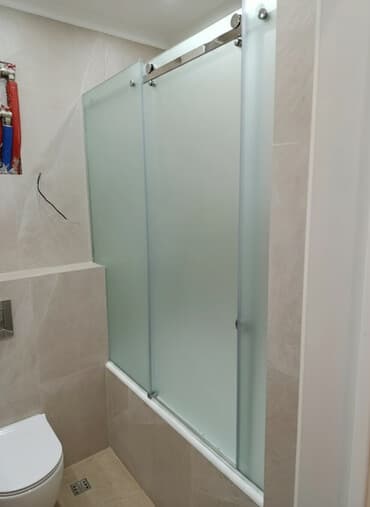 душевые кабины с ванной бишкек: Раздвижная перегородка для ванны - Трёхсекционная система из — 1