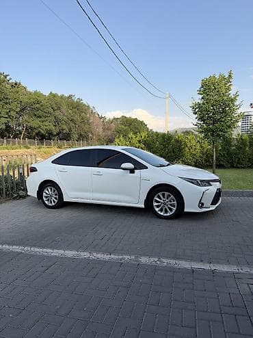 бампер рх300: Toyota Corolla: 2021 г., 1.8 л, Вариатор, Гибрид, Седан — 2