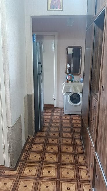 продаю квартиру 12 мкр: 2 комнаты, 53 м², 106 серия, 6 этаж, Старый ремонт — 3