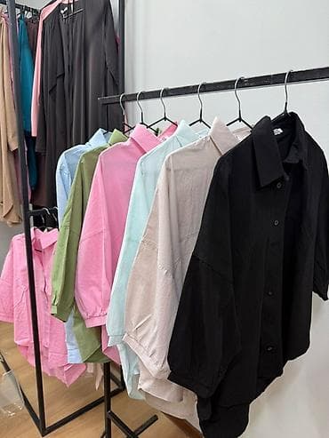 Свободная женская рубашка-оверсайз с укороченным рукавом — 2