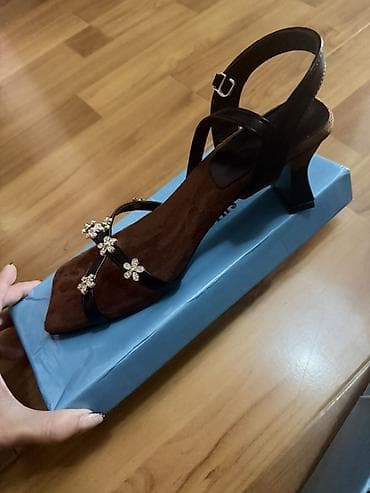 Женские босоножки (3 пары) 1) На каблуке: - Цвет: коричневый/черный - at lalafo.kg Женские босоножки (3 пары) 1) На каблуке: - Цвет: коричневый/черный -