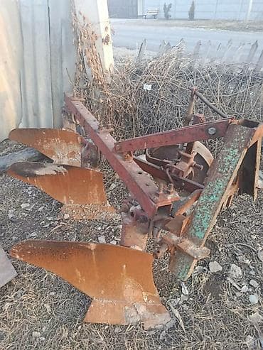 обратный плуг: Навесной оборотный плуг для трактора - Конструкция на 3 корпуса (три — 1