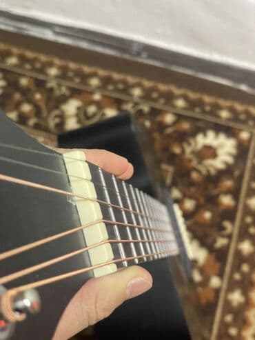 студия звукозапись: Акустическая гитара шестиструнная, форма корпуса — дредноут с вырезом — 2