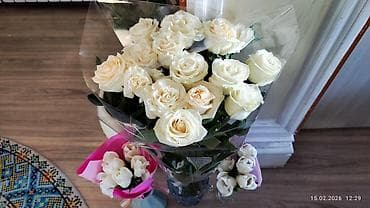ваза для цветов: Букет из белых роз. Покупали за 3000, продаю за полцены!! 15 штук — 1