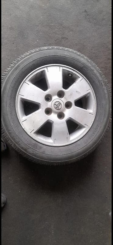 Комплект из 4 колес Toyota: литые диски и летние шины. - Диски — 3