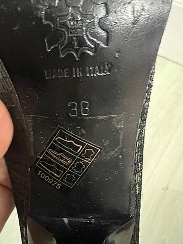 Жеке буюмдар: Лодочки женские из натуральной кожи, произведены в Италии. - Цвет — 3