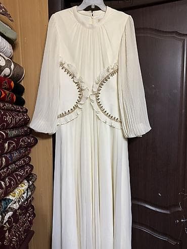 нарядное платья: Длинное праздничное платье в молочном цвете - Силуэт: свободный — 1