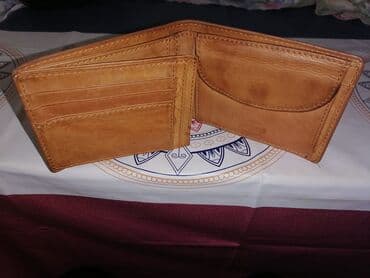 Киреге берилүүчү кийимдер: Сумка кожзам 500 сом портмоне кожа 1500 сом — 4