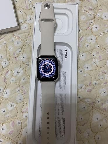 retina: Apple Watch SE (2nd generation), 40 мм, цвет Starlight В отличном — 2