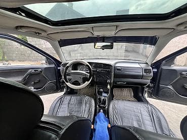 cla 220: Volkswagen Vento: 1992 г., Механика, Седан — 4