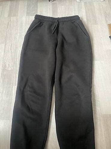 Прокат одежды: Пиджак-800
Белый пиджак -1200
Кофта -200
Черный свитер 450
Штаны -350 — 6