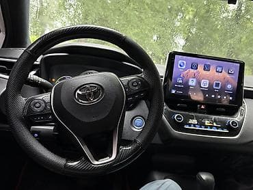 Toyota Corolla: 2022 г., 1.8 л, Гибрид, Седан — 10