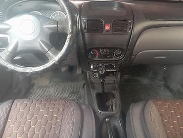 Nissan Almera Classic: 2002 г., 1.5 л, Механика, Бензин, Седан — 1