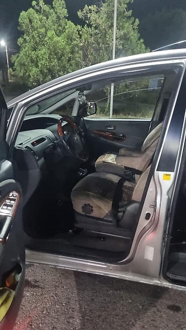 1 18: Toyota Previa: 2004 г., 2.4 л, Автомат, Газ, Минивэн — 6