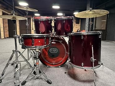 малый барабан: Mapex комплект Размеры 22, 16 малый 14 Тарелки Paiste 101. Hi hat — 3