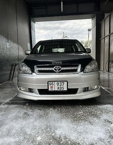 Toyota Ipsum: 2002 г., 2.4 л, Автомат, Бензин, Минивэн