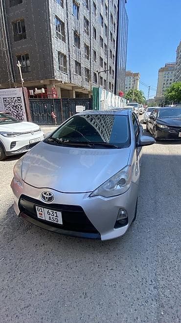 prius plus: Toyota Prius C: 2011 г., 1.5 л, Автомат, Гибрид, Хэтчбэк — 1