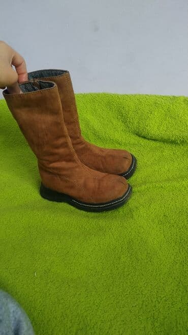 демисезонная детская обувь 22 размера: Классссные замшевые деми сапожки на девочку, 25р. В отл состоянии — 2