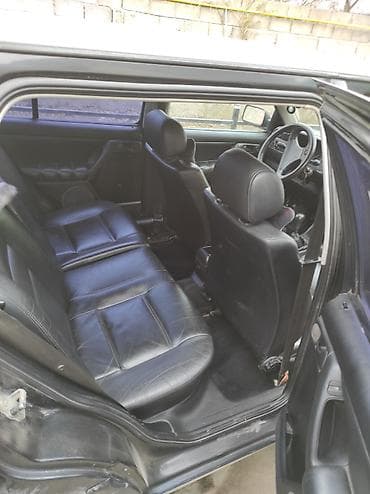 ej ve: Volkswagen Vento: 1993 г., 2 л, Седан — 4