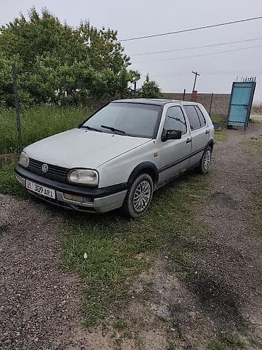 Volkswagen Golf: 1993 г., 1.8 л, Механика, Бензин, Хэтчбэк