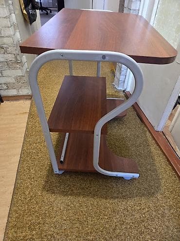 мини стол для компьютера: Компьютерный стол, Б/у, С полками — 2