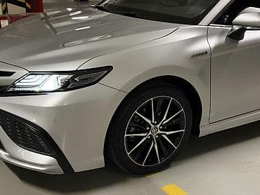 e2 byd: Toyota Camry: 2021 г., 2.5 л, Вариатор, Гибрид, Седан — 2
