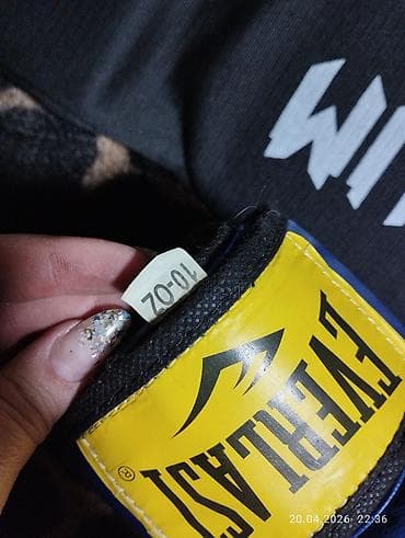 Спорт и хобби: Продам набор для рукопашки (перчатки Everlast, щитки, кроссовки) — 3