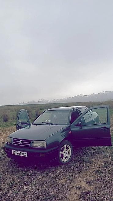волга продажа: Volkswagen Vento: 1993 г., 1.5 л, Автомат, Бензин, Седан — 2