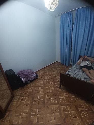 5 микр: Сдается комната последний 3 комната Бир комнатада 2 же 3 Адам жашайт — 1