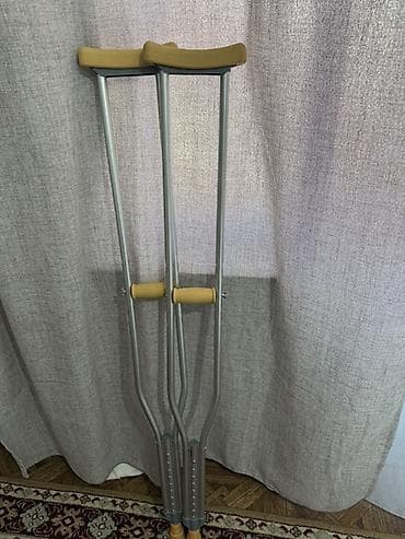 Пара подмышечных костылей + один локтевой костыль - Подмышечные