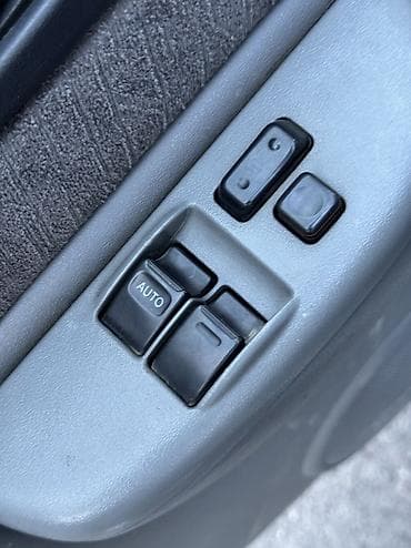 mini coper: Toyota Yaris: 2000 г., 1.3 л, Механика, Бензин — 9