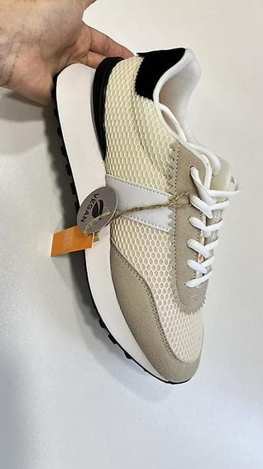 Кроссовки, 38.5, 39, Новый, цвет - Бежевый, Самовывоз, Платная доставка