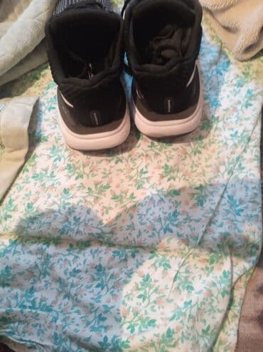 свадебные платья в бишкеке цены на прокат: Кроссовки Nike 1) Белые тренировочные кроссовки Nike: - Верх — 38