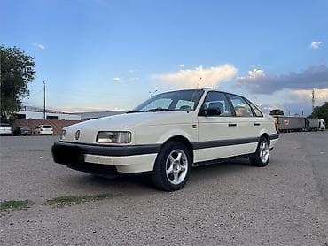 Volkswagen Passat: 1992 г., 1.8 л, Механика, Бензин, Седан at lalafo.kg Volkswagen Passat: 1992 г., 1.8 л, Механика, Бензин, Седан