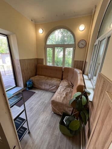 офисное помещение ош: Продаю Офис 56 м², С ремонтом, Многоэтажное здание, 1 этаж — 2