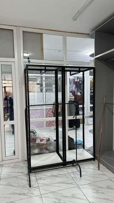 торговое оборудование для магазина одежды: Мебель в отличном состоянии — 1