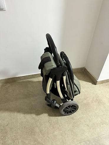 джинсы кюлоты: Прогулочная коляска с подножкой для второго ребенка - Компактная — 6