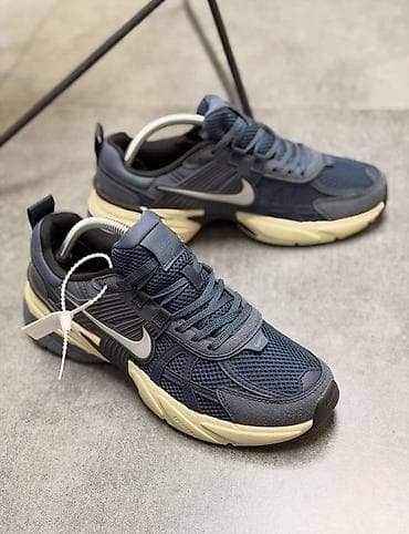 roshe run: Кроссовки Nike темно‑синего цвета с бежевой подошвой. - Верх — 2