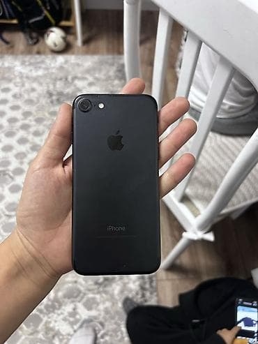 IPhone 7, Б/у, 64 ГБ, Черный, Защитное стекло, 84 %