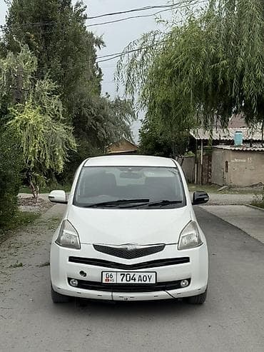 Toyota Ractis: 2005 г., 1.5 л, Автомат, Бензин, Минивэн — 3