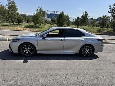 тайота из: Toyota Camry: 2021 г., 2.5 л, Автомат, Гибрид, Седан — 4
