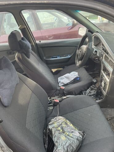 привод бмв: Легковой автомобиль седан темно‑синего цвета. Кузов: - 4 двери — 4