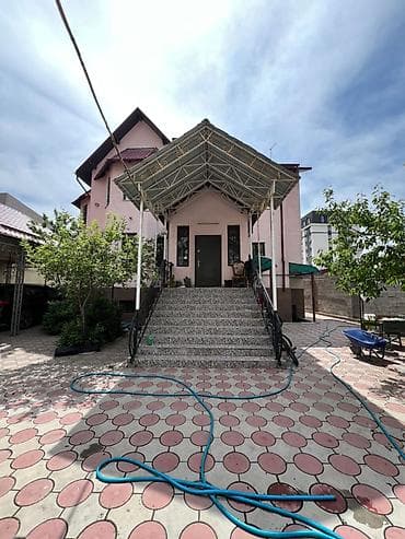 🏡 Продаётся: 2-этажный особняк с подвалом — 400 м² 📍 Локация: Бишкек