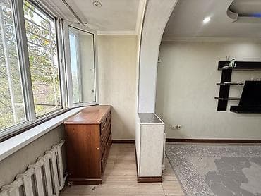 про маркет: 3 комнаты, 63 м², Дордой Плаза ТРЦ 104 серия, 3 этаж, Косметический ремонт — 4