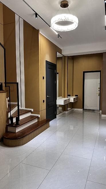 Үйлөр: 🏠 Продаётся 5-комнатный дом 165 м² с дизайнерским ремонтом, район — 10