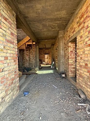 закрытый городок: Капитальный двухэтажный дом (коробка) из кирпича с монолитными — 4