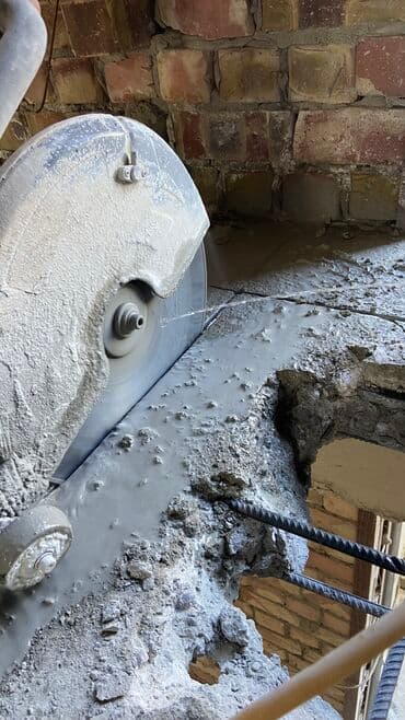 Снос стен, Разбор полов, Снятие потолков | Гипсокартонная стена, Снос перегородки, Снятие старой штукатурки | Зачистка от старых обоев, Сбивка старой штукатурки, Снятие извести | Демонтаж ламината, Демонтаж паркета, Демонтаж линолеума | Крыша из шифера, Металлочерепичная кровля, Мягкая кровля 3-5 лет опыта