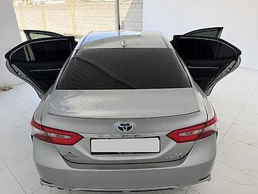 б в: Toyota Camry: 2018 г., 2.5 л, Автомат, Гибрид, Седан — 2