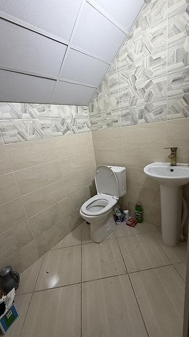 12 микрорайон: Офисное/коммерческое помещение с отдельным входом. 38,7 м2, 39,2 м2 — 7