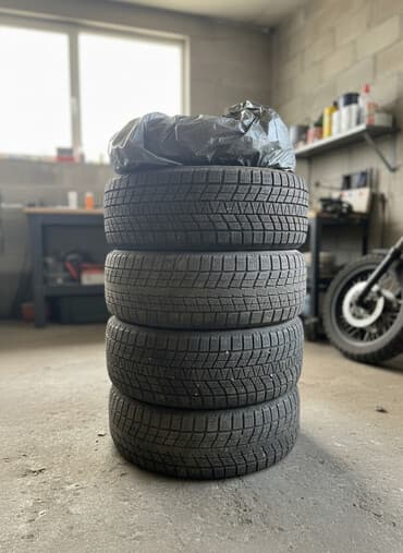 зимние шины на джип: Комплект зимних шин без дисков. - Размер: 215/55 R17 - Индекс — 1